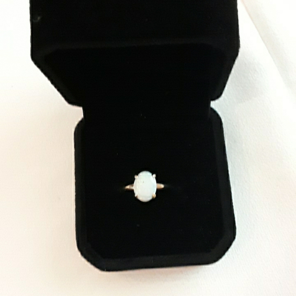 Vintage natural Opal solitaire ring in 10k solid gold